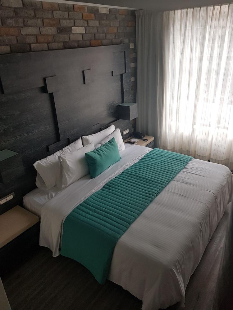Hotel Punto Mx 4*